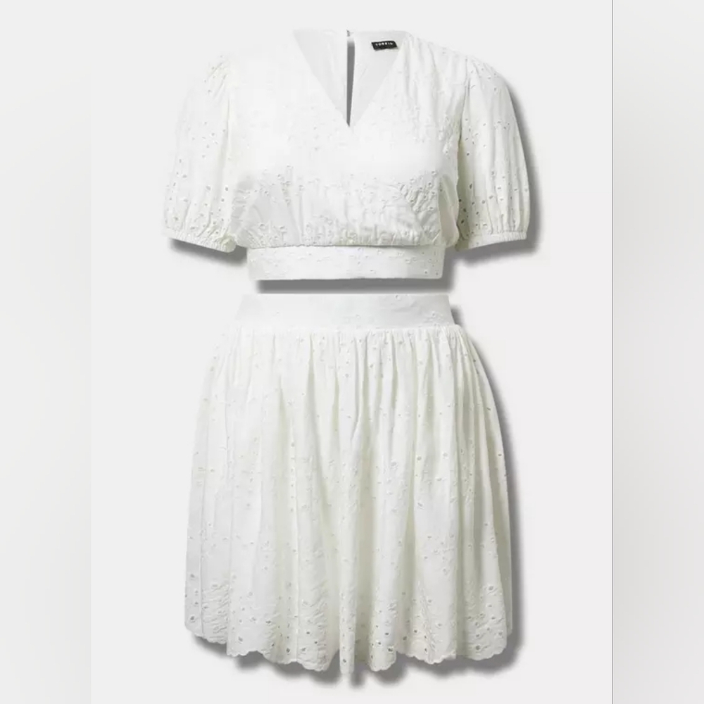 NWT Torrid Surplice Scallop Mini Skirt Set - "Cloud Dancer" White - 2X - Picture 2 of 7